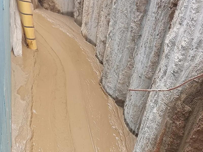 基坑狭小空间肥槽回填流态固化土